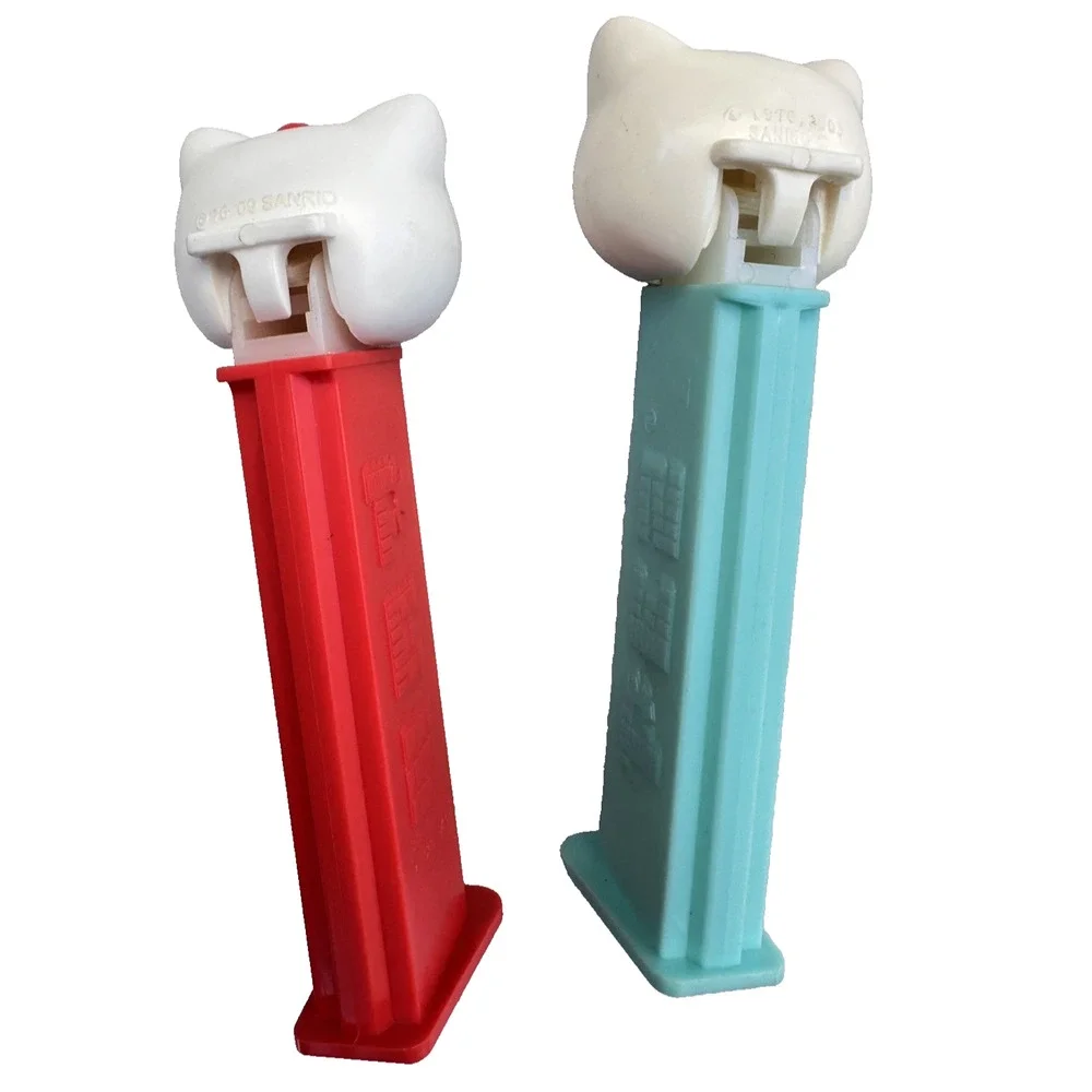 HELLO KITTY - PEZ Red &Blue Dispensers Vintage 1976 Lot 2 Made In Hungary D2